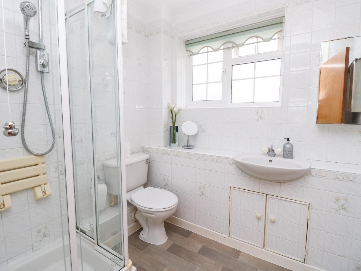 1 Westwood Close Cowes  Bagian luar foto
