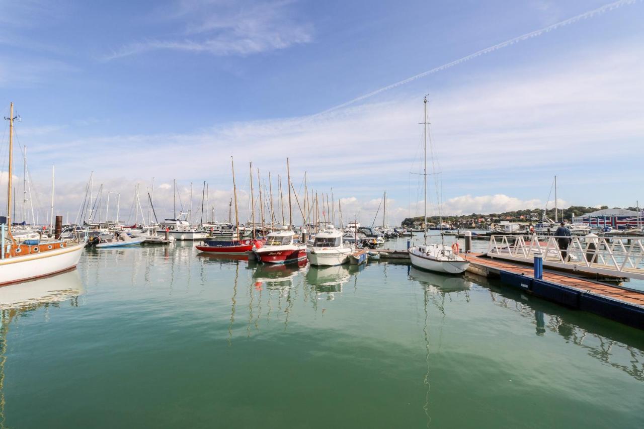 1 Westwood Close Cowes  Bagian luar foto